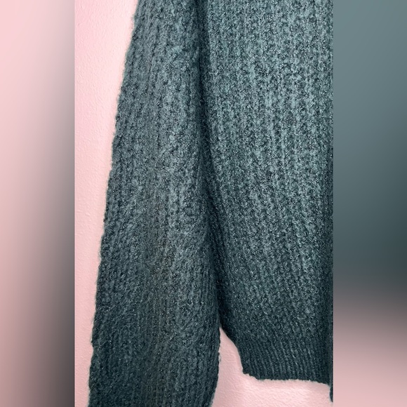 NWT Chelsea & Violet green knit sweater size medium retail $39 - Picture 3 of 6